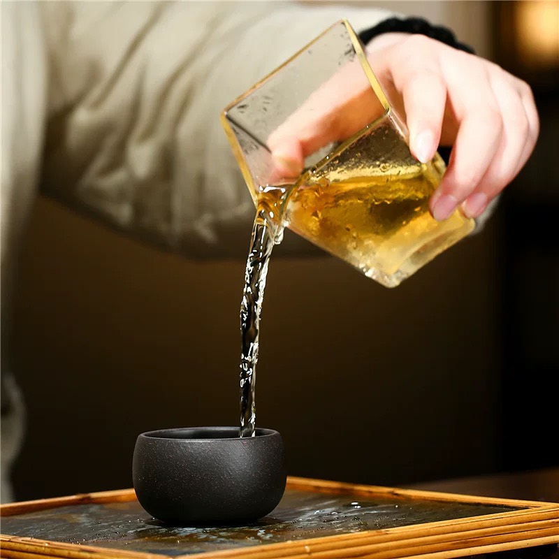 chen-tu-sa-nguyen-khoang-hac-kim-sa-4